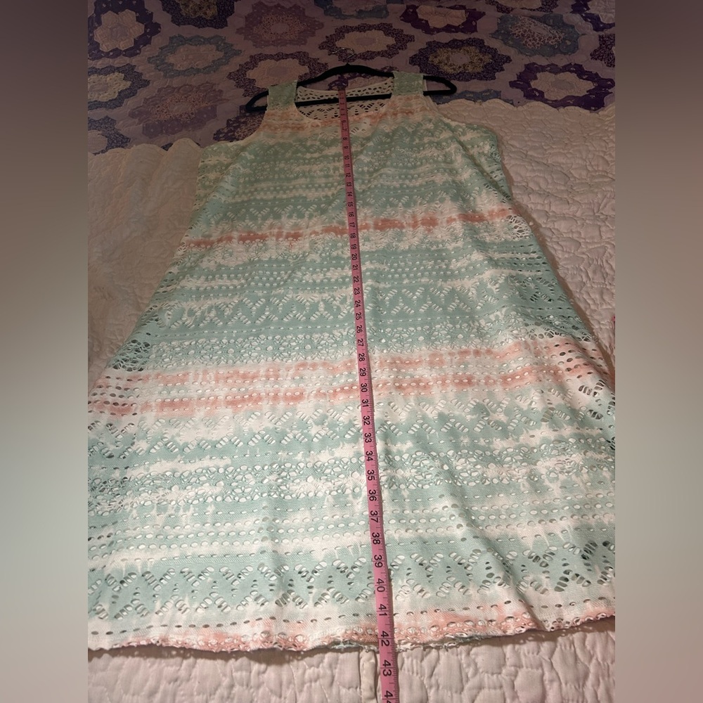 Mint Green Sleeveless Dress with White and Pink Patterns - Picture 6 of 6
